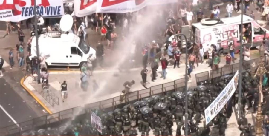 Greve geral paralisa a Argentina em protesto contra reforma trabalhista de Milei