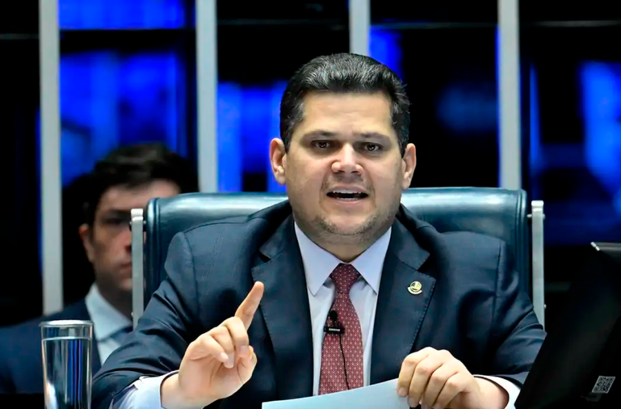 Alcolumbre mantém quebra de sigilo de Lulinha aprovada pela CPMI do INSS